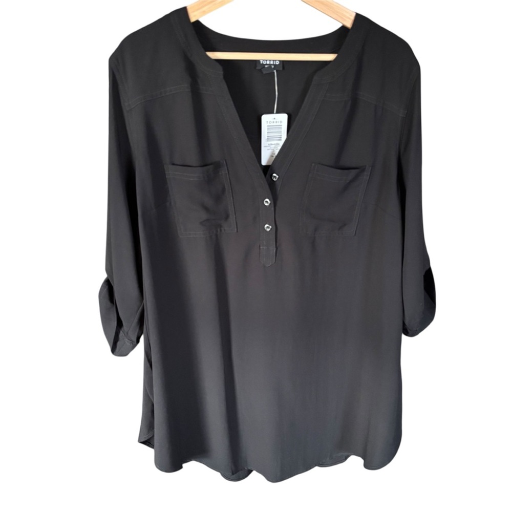 🆕🆕Torrid Black Tunic Blouse